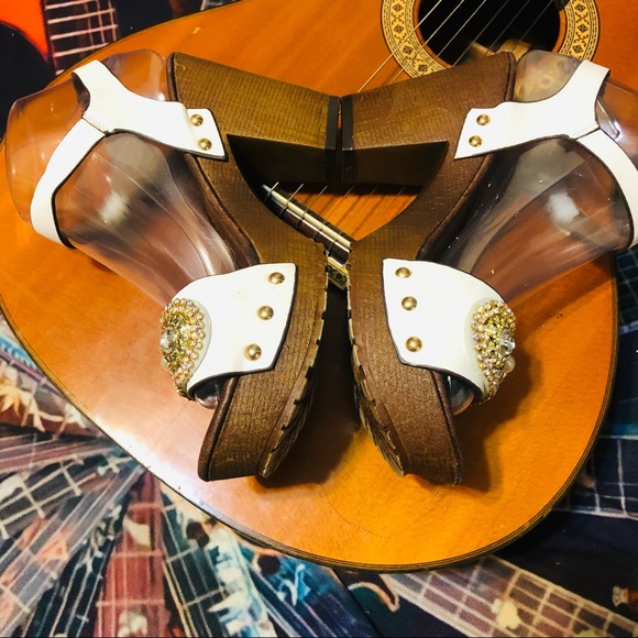 🌺Natures Breeze White Platform Decorative Heels! - Picture 12 of 16